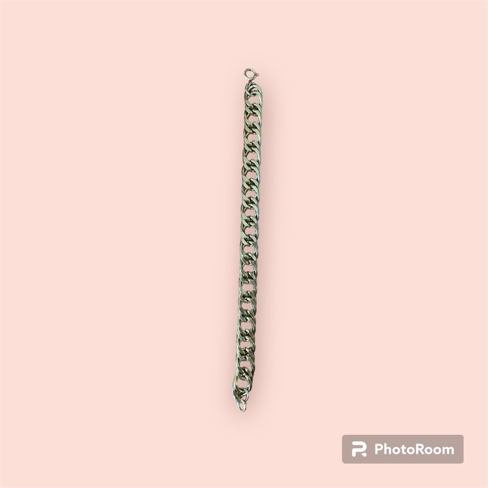 Gold toned bracelet 💯⛓️